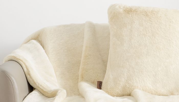How to Dry and Store an UGG Blanket Properly?