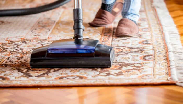 How to Clean a Rug on a Hardwood Floor